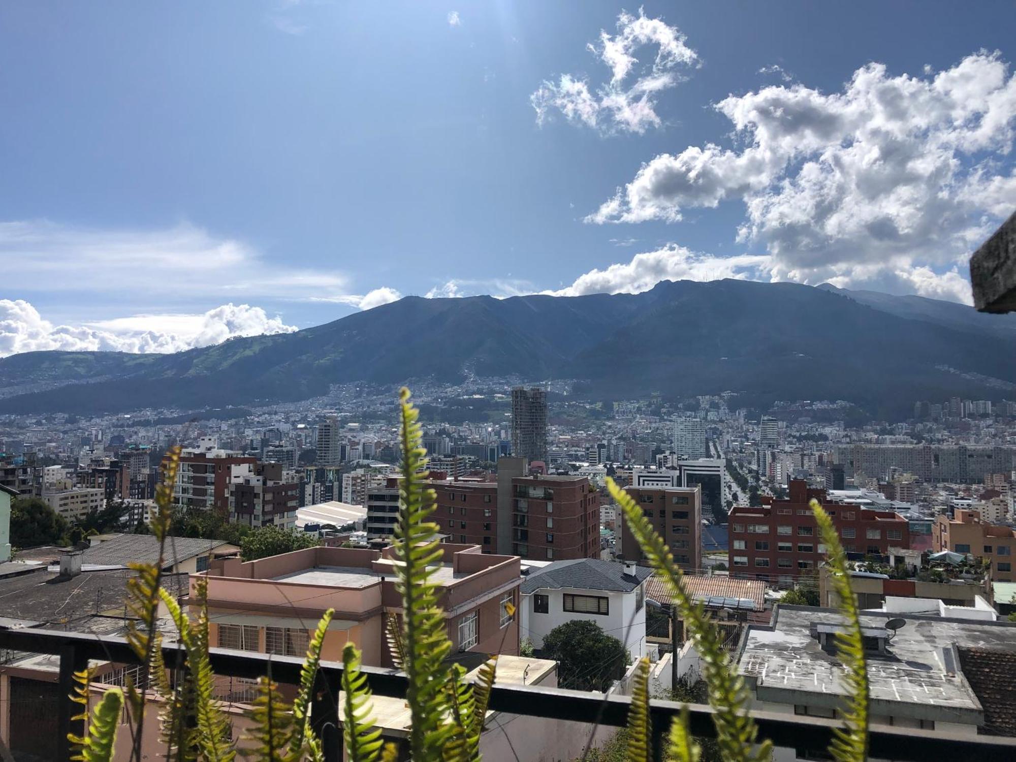 St. Gallen Haus Bed & Breakfast Quito Exterior photo